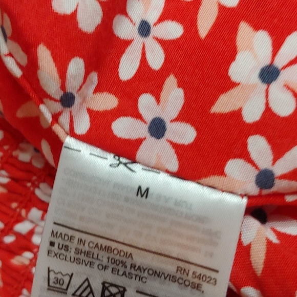 Old Navy Slim Tie Front Floral Print in Camo Red Jumpsuit Size Women Medium - Picture 10 of 12